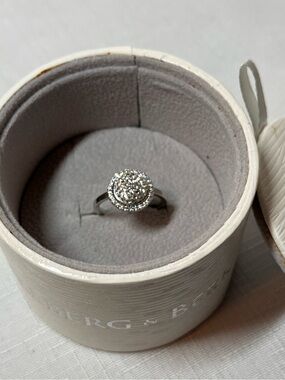 Hillberg & Berk Silver Halo Cluster Ring & Swarovski crystals. 925 Sterling Sz 7